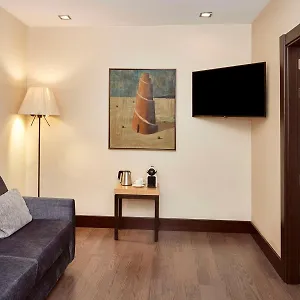 https://nh-barcelona-eixample.catalonia-hotels.com